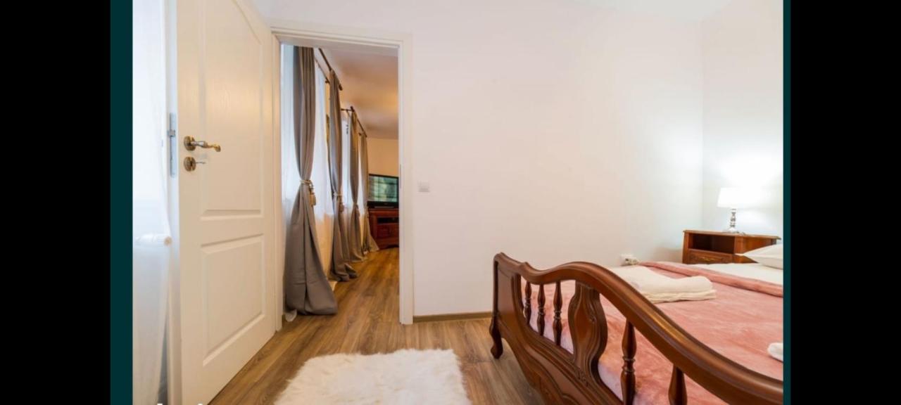 Ultracentral Lala Brasov Bagian luar foto